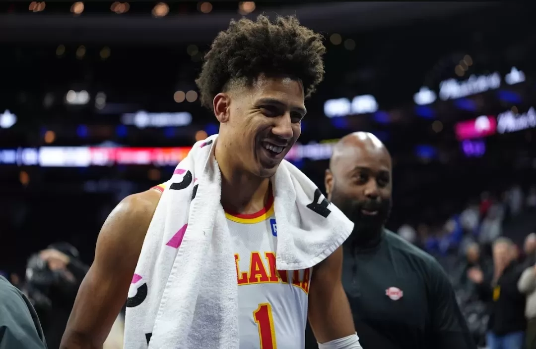 جونسون يتألّق بـ41 نقطة ويقود أتلانتا لفوز مثير بعد وقتين إضافيين