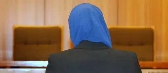 اليمن: نقابة المحامين تُدين اعتداءً لفظيًا على محامية داخل محكمة بصنعاء وتطالب بمحاسبة المتورطين