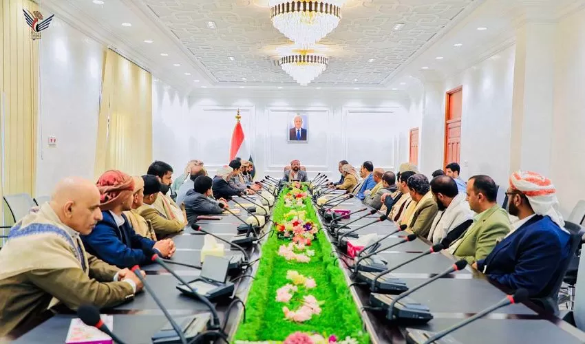 العرادة يناقش مع قيادات الأحزاب السياسية في مأرب تطورات المرحلة الراهنة