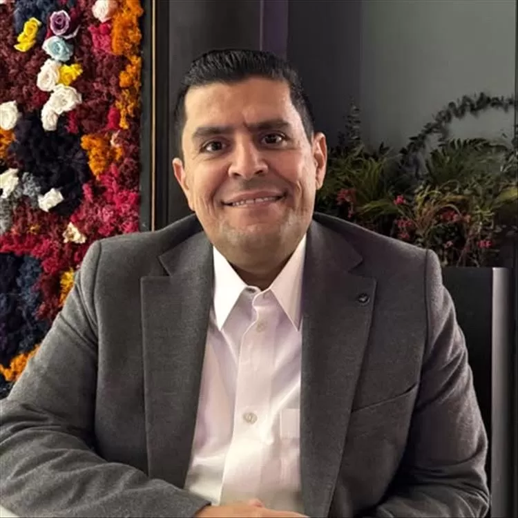 اليمن: لقاءات منفردة لخالد بن سلمان مع قيادات يمنية وسط تصعيد متسارع