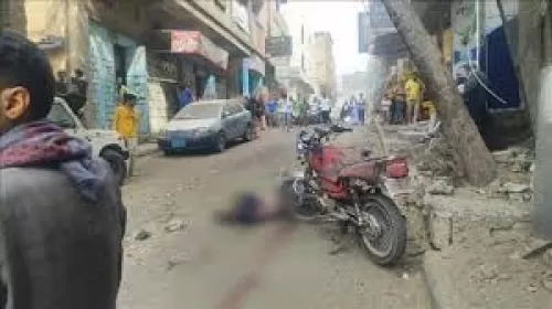 أسرة الشهيدة إفتِهان المشهري تدين التفجير الإرهابي وتستنكر اقتحام خيمة الاعتصام بتعز