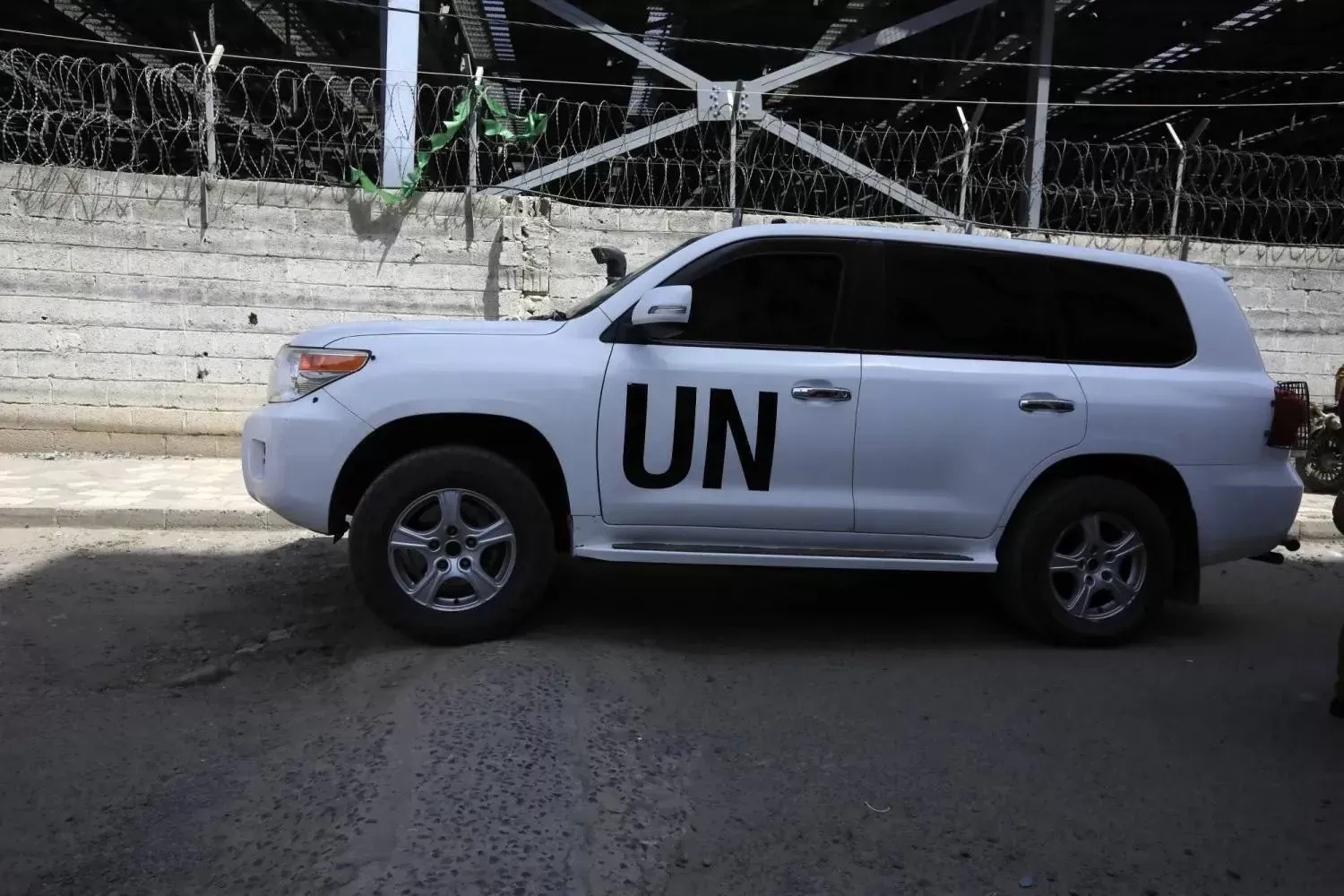 الأمم المتحدة تدين احتجاز الحوثيين موظفيها وتحذر من عرقلة المساعدات الإنسانية