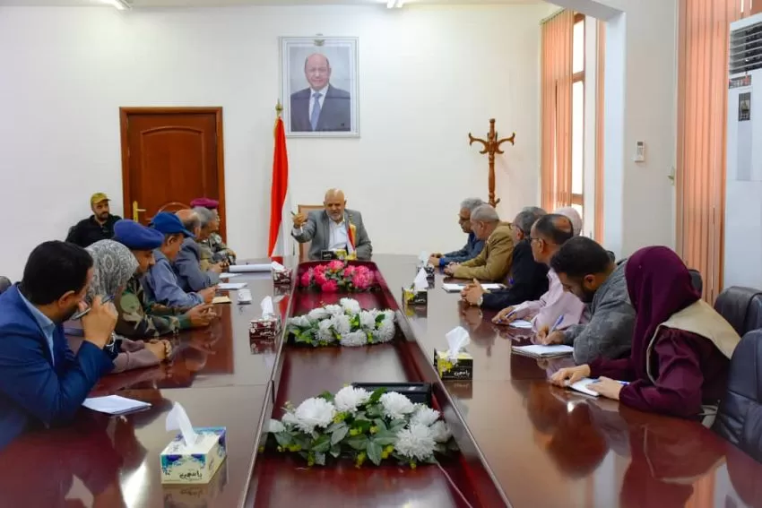 اليمن:  المحافظ يبحث مع لجنة المصالحة والسلم المجتمعي مستجدات الأوضاع في المحافظة