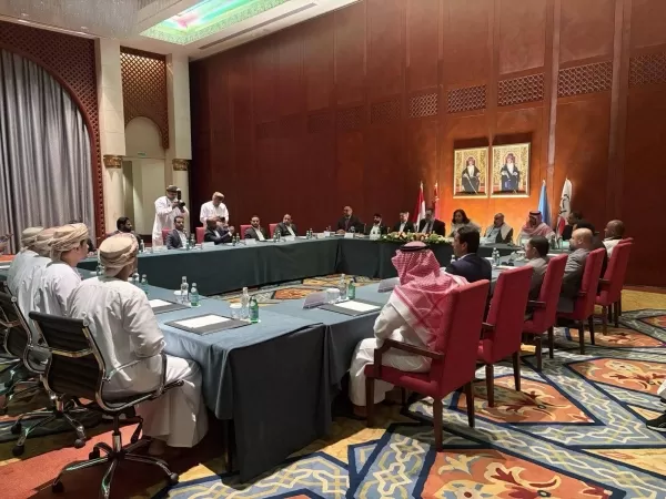 مباحثات مسقط تُفضي إلى اتفاق شبه شامل لتبادل 2900 من المحتجزين