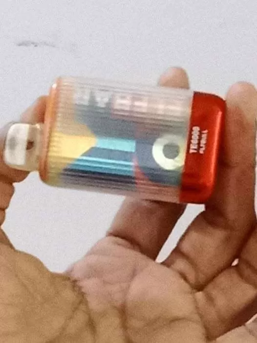 اليمن: عدن تواجه ظاهرة مقلقة: الشيشة الإلكترونية تغزو أيدي الأطفال بلا رقابة