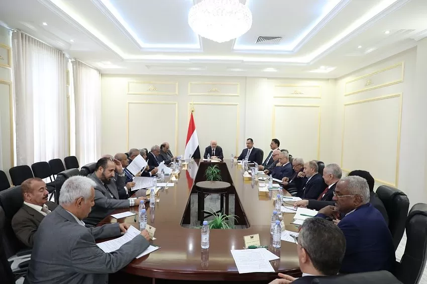 الرئيس العليمي: التصعيد في حضرموت والمهرة إجراءات أحادية تهدد أمن واستقرار المحافظتين