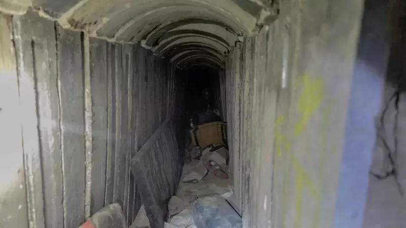 انهيار أرضي يكشف عن نفق سري لحماس شمال قطاع غزة لم ترصده إسرائيل سابقاً